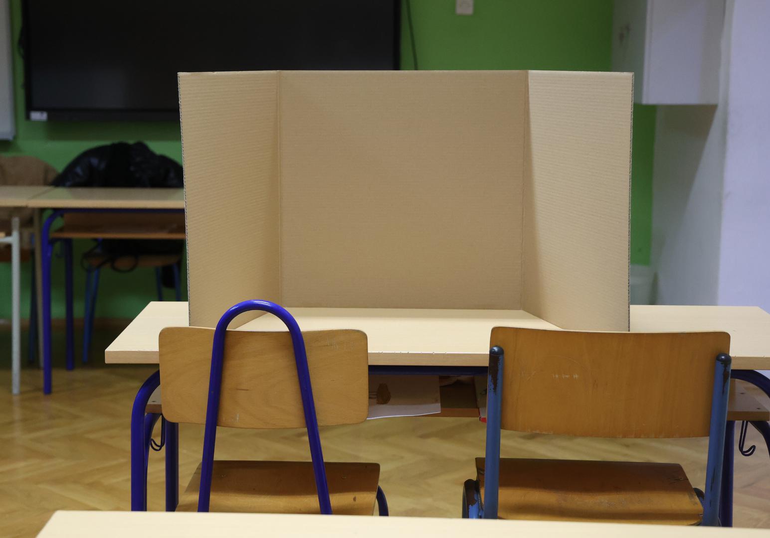 29.12.2024., Sibenik - Gradjani na biralistima glasuju za novu predsjednicu ili novog predsjednika Republike Hrvatske. Photo: Dusko Jaramaz/PIXSELL