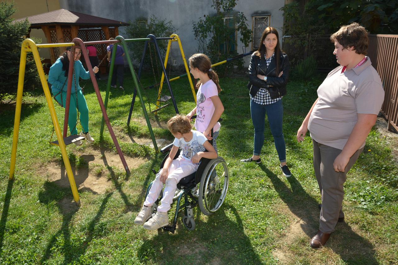 11.10.2016., Bjelovar - Vecernjakov projekt 'Ordinacija iz bajke' do sada je pomogao uredjenju brojnih objekata koja koriste djeca, a sada u listopadu je u planu opemanje V. Osnovne skole u Bjelovaru gdje bi trebalo biti uredjeno djecje igraliste. Skola j