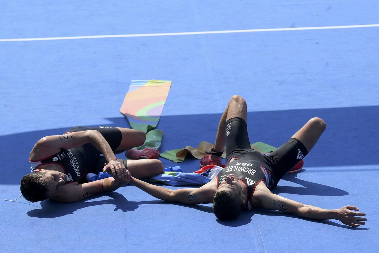 REFILE - CORRECTING STYLE 2016 Rio Olympics - Triathlon - Final - Men's Final - Fort Copacabana - Rio de Janeiro, Brazil - 18/08/2016. Alistair Brownlee (GBR) of Britain and Jonathan Brownlee (GBR) of Britain react. REUTERS/Toby Melville  FOR EDITORIAL US