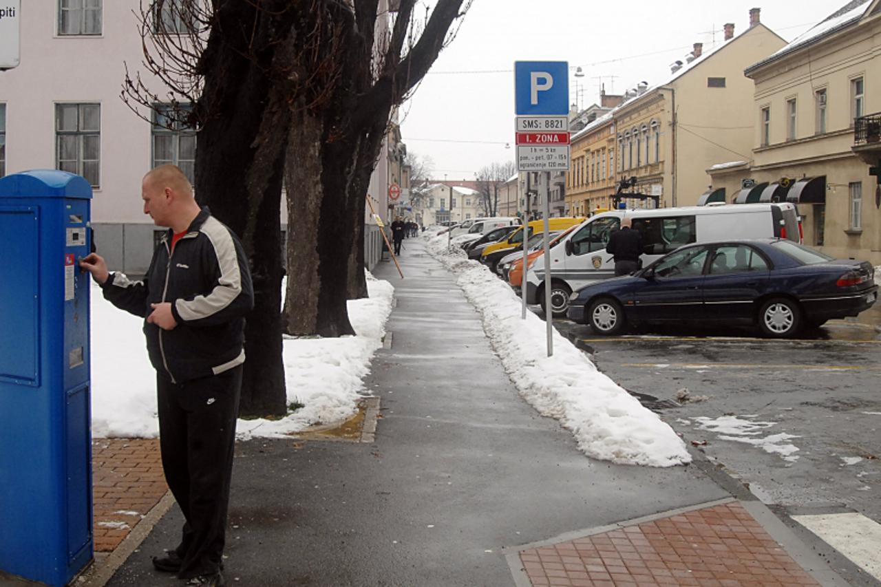 \'21.02.2012., Sisak - Od 1.ozujka gradjani ce placati parkiranje radnim danima do 19 sati i subotom. Photo: Nikola Cutuk/PIXSELL\'