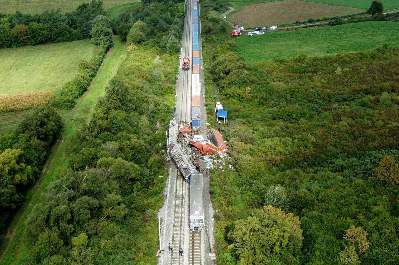 Fotografije iz zraka s mjesta nesreće putničkog i teretnog vlaka