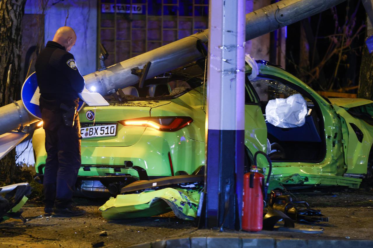 Zagreb: BMW-om u Dubravi srušio semafor