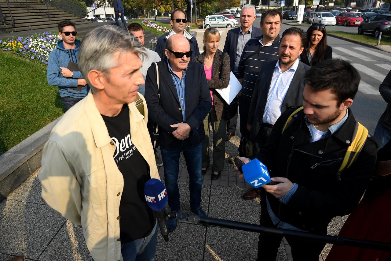 Prosvjed suvlasnika protiv izgradnje klinike za hemodijalizu u njihovoj zgradi