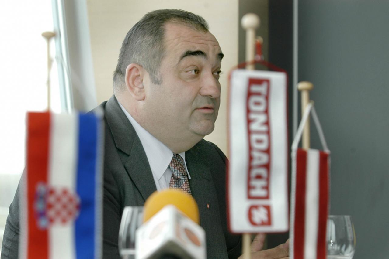'mladen koprek....direktor tondach hrvatska .....osijek....28.03.2006... uz tekst zeljke racki-kristic snimio davor javorovic'
