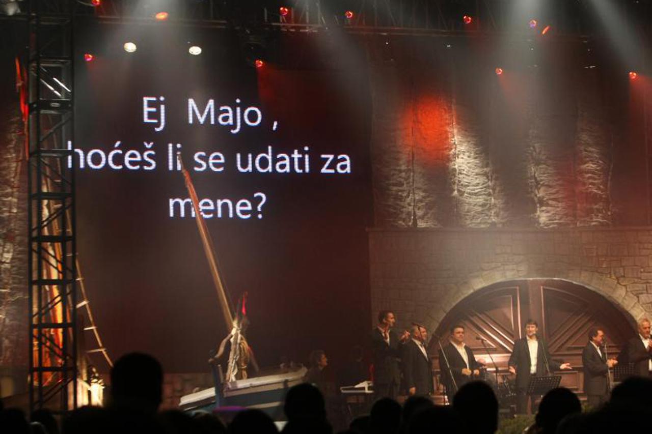 zaprosio je (1)