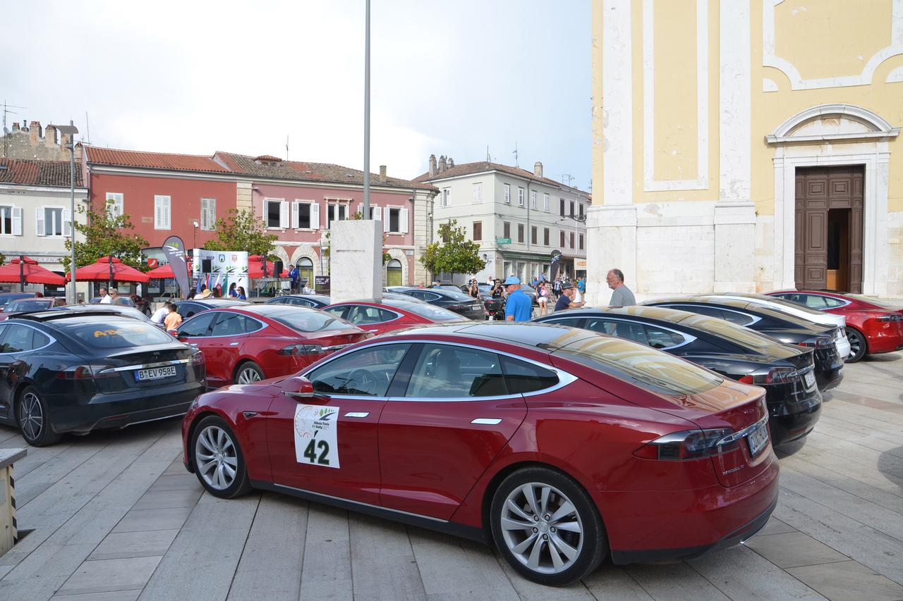 Automobili