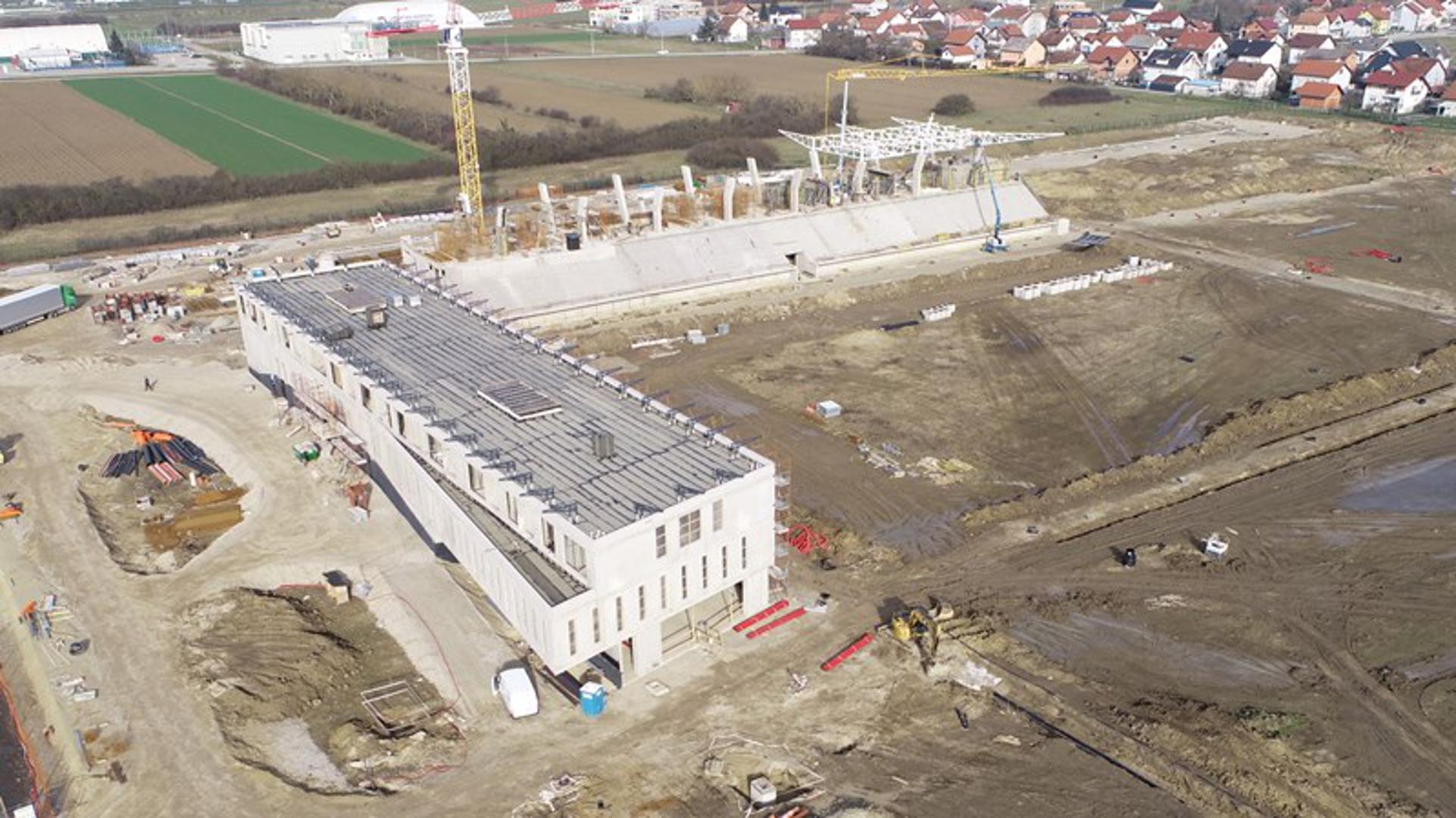 "Iznimno smo zadovoljni dosadašnjom dinamikom radova jer smo ispoštovali sve rokove koji su bili postavljeni. Bez obzira  na to koliko često obiđem gradilište, uvijek se ugodno iznenadim napretkom koji je iz mjeseca u mjesec vidljiv golim okom", rekao je predsjednik HNS-a Marijan Kustić