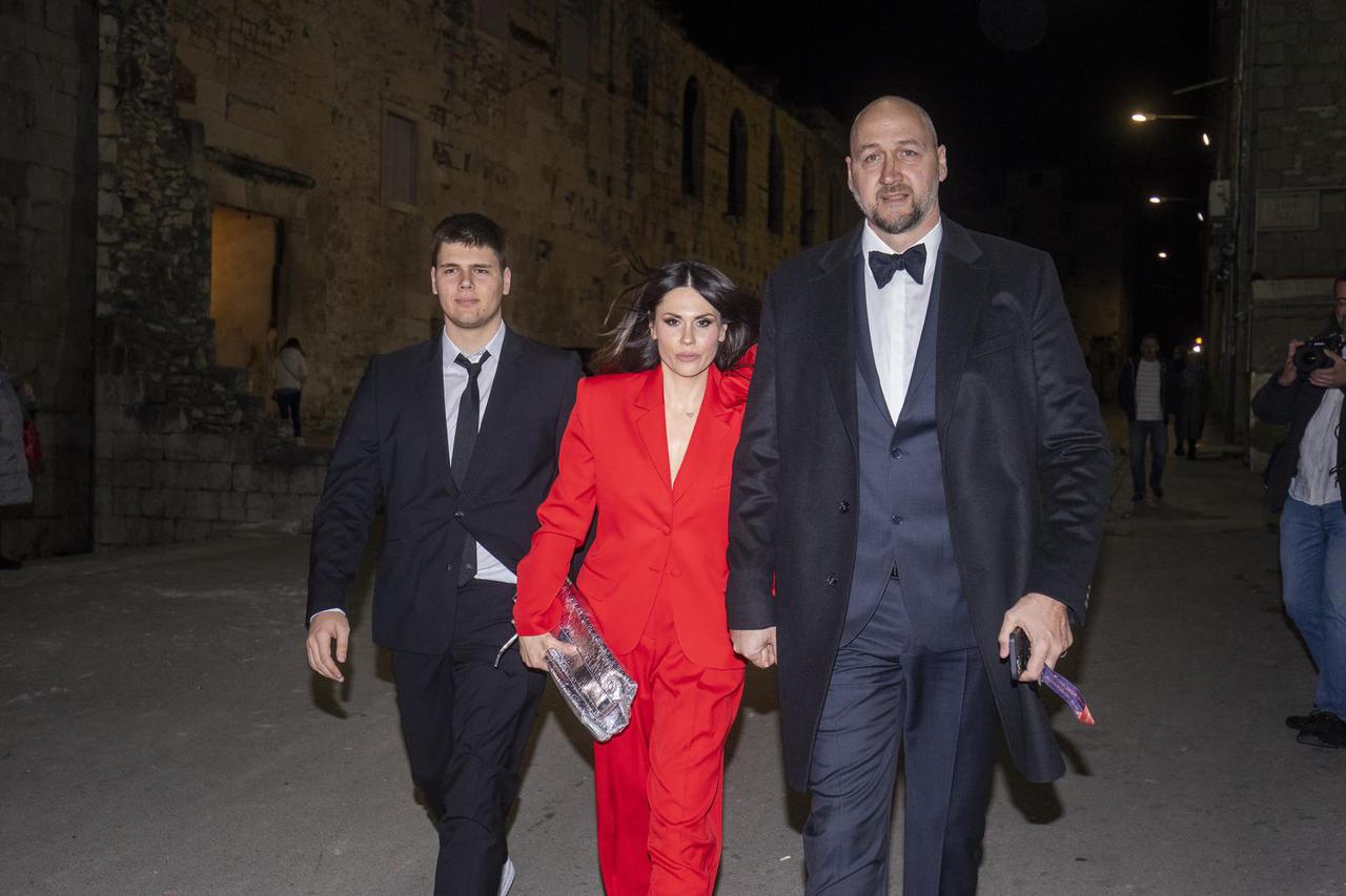 Split: Na vjenčanje Hane Huljić i Petra Graše stigli prvi uzvanici