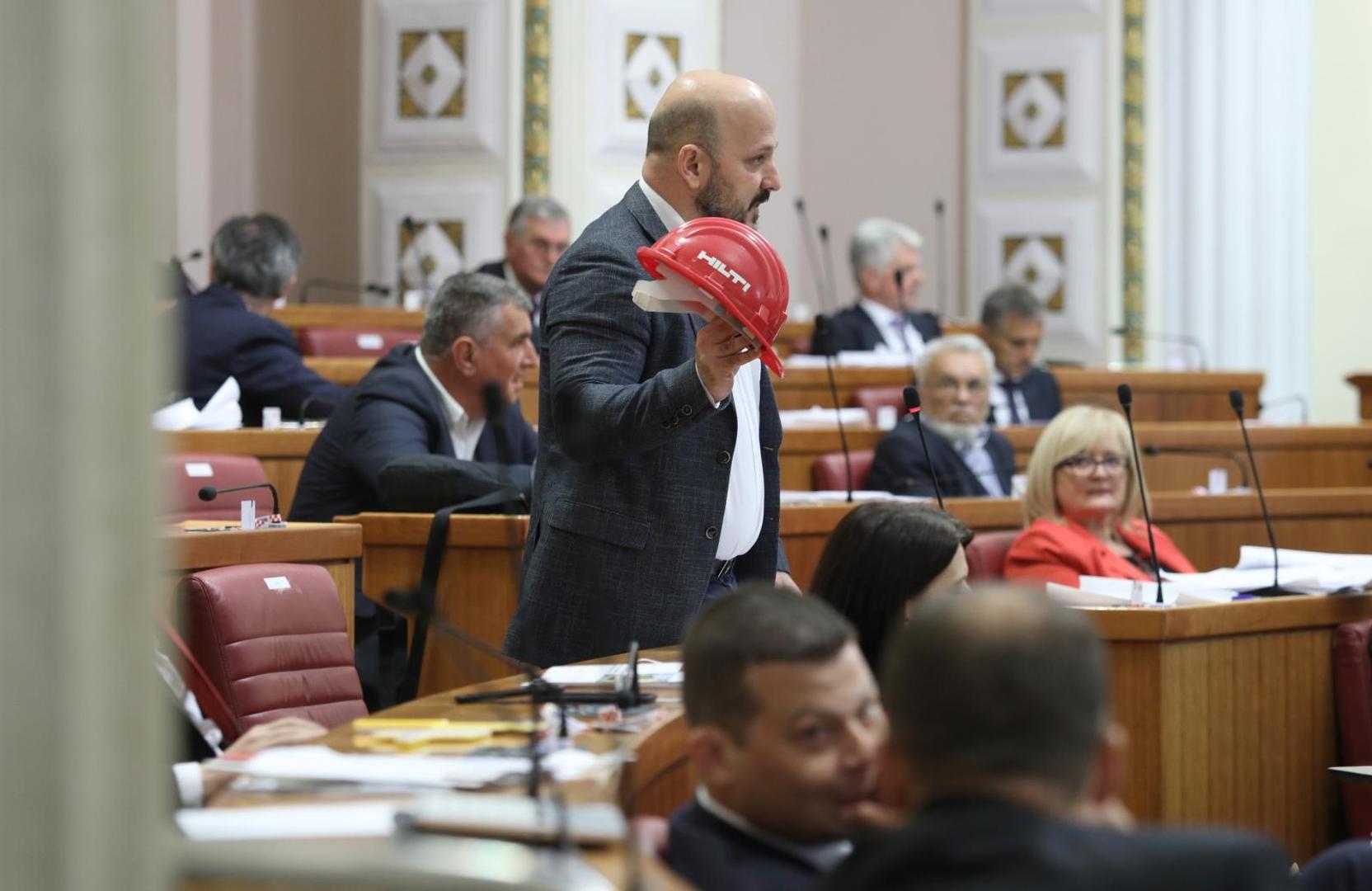 18.05.2020., Zagreb - Sabor je zadnji dan rada 9. saziva poceo iznosenjem stajalista zastupnika, a glasovanje o raspravljenim tockama dnevnog reda i raspustanju Sabor predvidjeno je za 11 sati. Gordan Maras.  Photo: Patrik Macek/PIXSELL