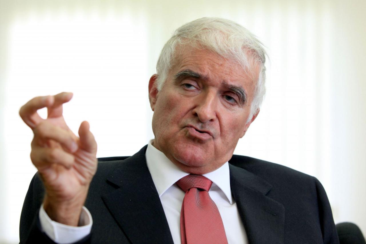 '12.11.2010. Vinogradska, Zagreb -  Dr. Zvonko Kusic, novi predsjednik HAZU Photo: Patrik Macek/PIXSELL'