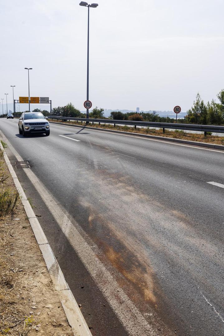 28.08.2022., Kastel Sucurac - U 01:22 sati na brzoj cesti u Kastel Sucurcu doslo je do prometne nesrece u kojoj su sudjelovali automobil i motocikl. U nesreci je poginuo vozac motocikla, Milan Livaja, otac nogometasa Hajduka Marka Livaje. Photo: Miroslav Lelas/PIXSELL