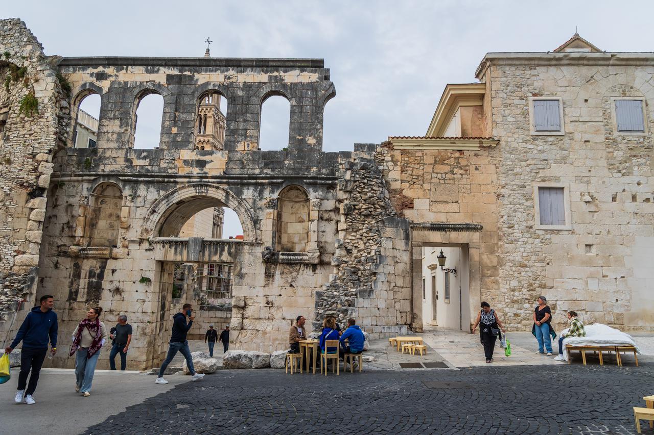 Pokretna urbana intervencija "Odiseja" u centru Splita 