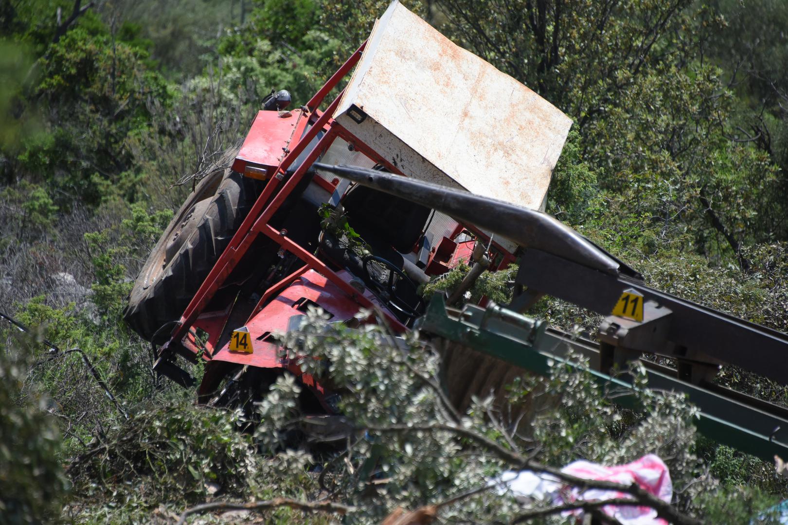 26.05.2023., Labin - Puka sreca spasila je 20ak labinskih maturanata, koji su se traktorom prevrnuli u provaliju. Photo: Sasa Miljevic/PIXSELL