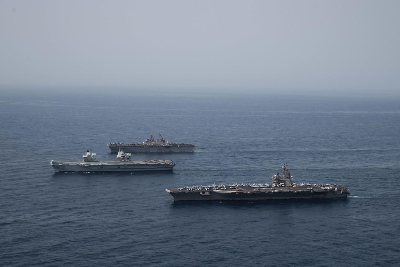UK, Dutch and US Naval Exercise - Gulf of Aden