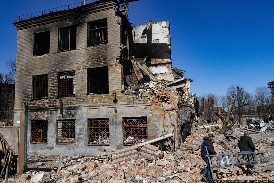Aftermath of rocket fire continues to be eliminated in Dnipro