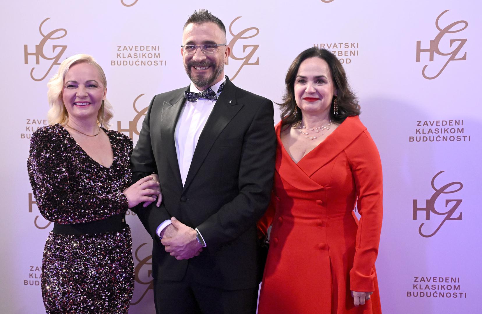 Predsjednica HGZ-a Romana Matanovac Vučković, poslovni direktor Boris Trupčević i intendantica HNK Zagreb Iva Hraste Sočo sinoć su dočekali brojne uglednike