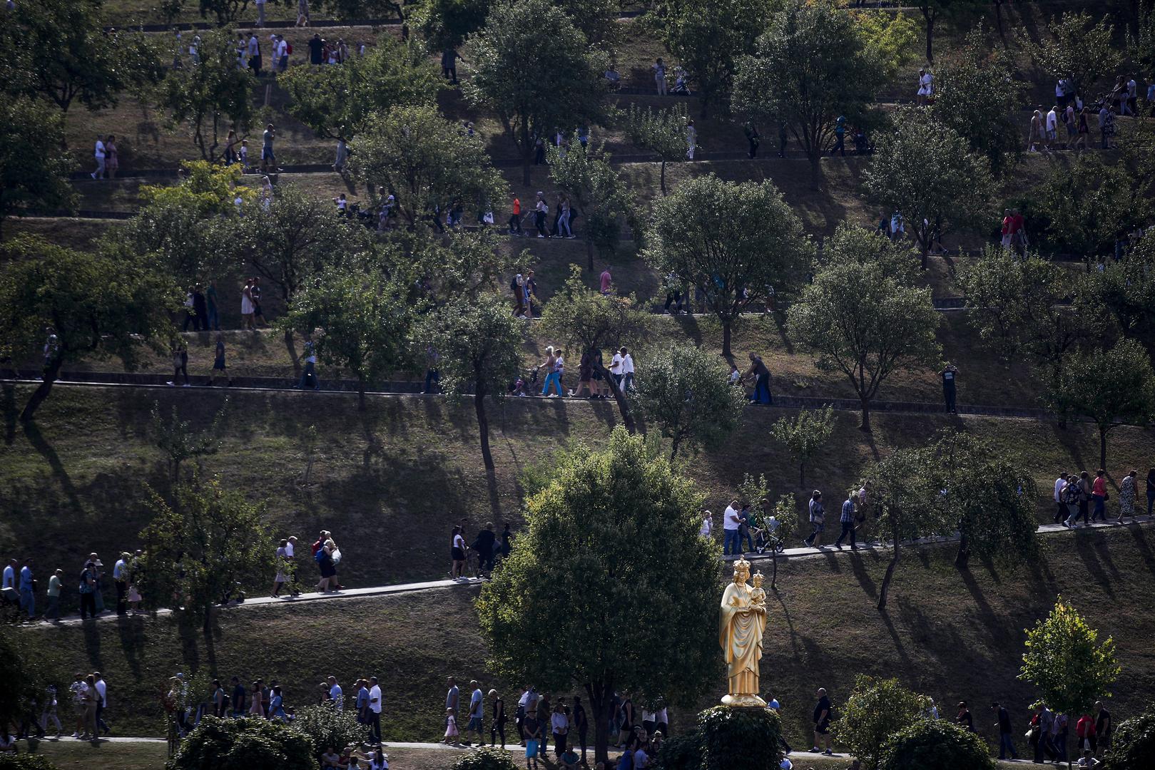 Posebno mjesto među svim hrvatskim marijanskim svetištima zauzima i ovo svetište s fotografije. Smješteno je na brežuljcima Hrvatskoga zagorja, a poznato je po drvenom kipu Bogorodice koji posjeduje čudotvorne moći. Navodno je bio zakopan za vrijeme napada Turaka, a čudesna svjetlost u župnoj crkvi koja je 1588. dolazila ispod pjevališta, otkrila je neoštećen Marijin kip.