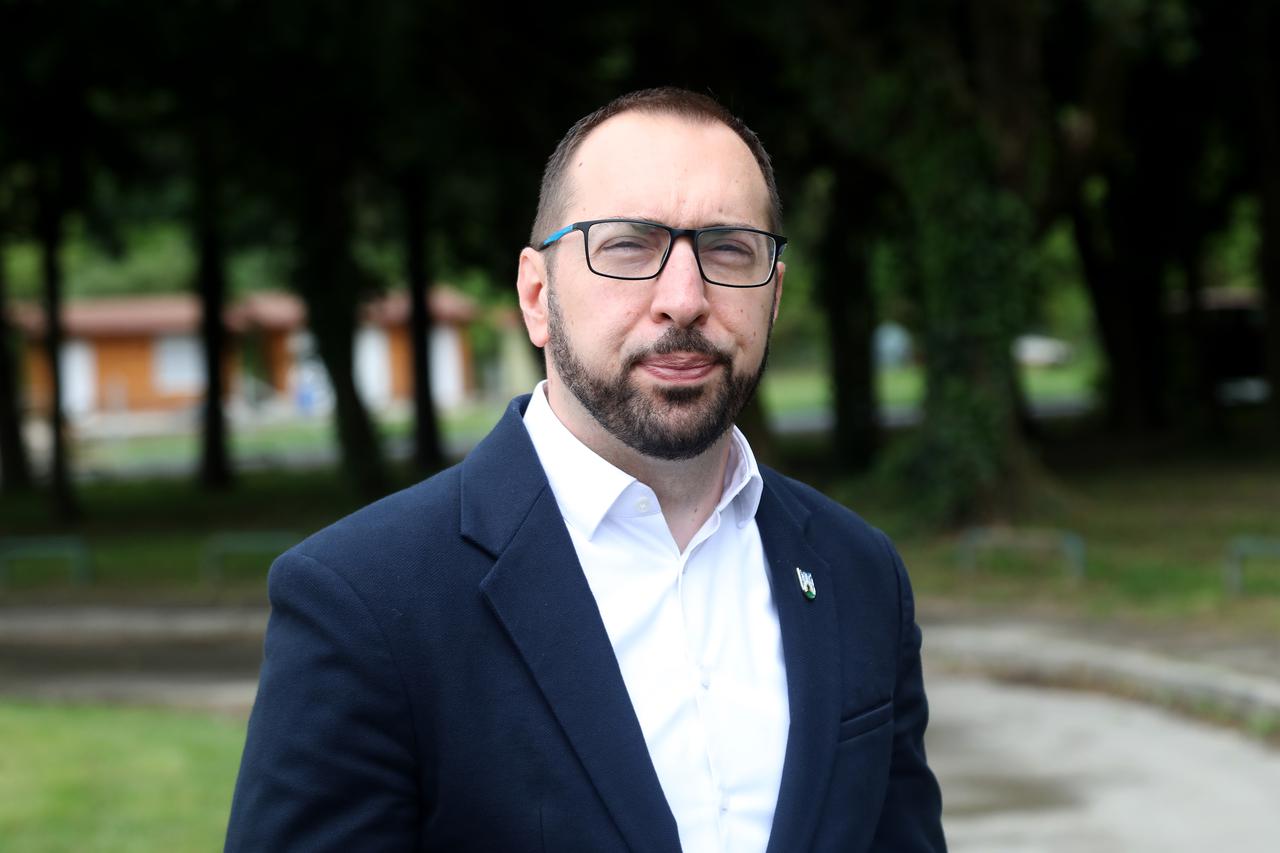 Zagreb: Gradonačelnik sa suradnicima posjetio spomenik Put mučeništva u Spomen parku - Dotrščina