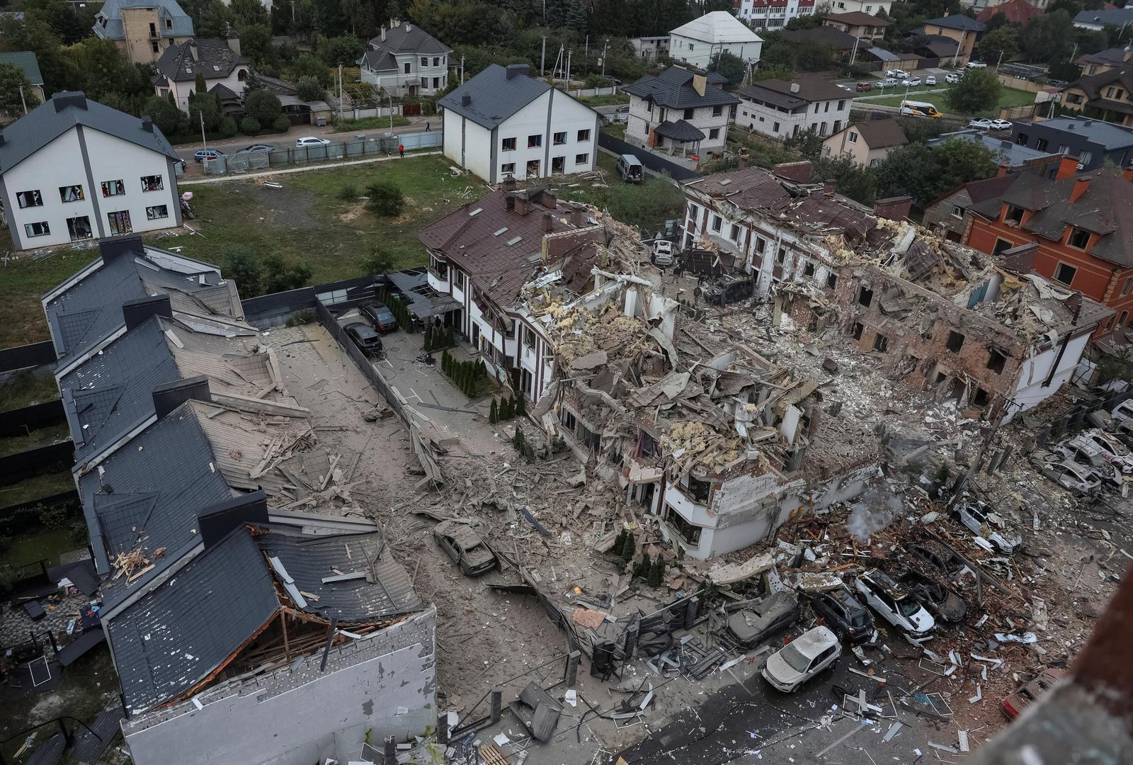 Hitne službe objavile su da je diljem zemlje ubijeno najmanje četvero ljudi, dok je najmanje 67 ozlijeđeno. Među žrtvama je i 12-godišnja djevojčica, iako to nije službeno potvrđeno, napisao je na Telegramu Timur Tkačenko čelnik kijevske vojne uprave. 