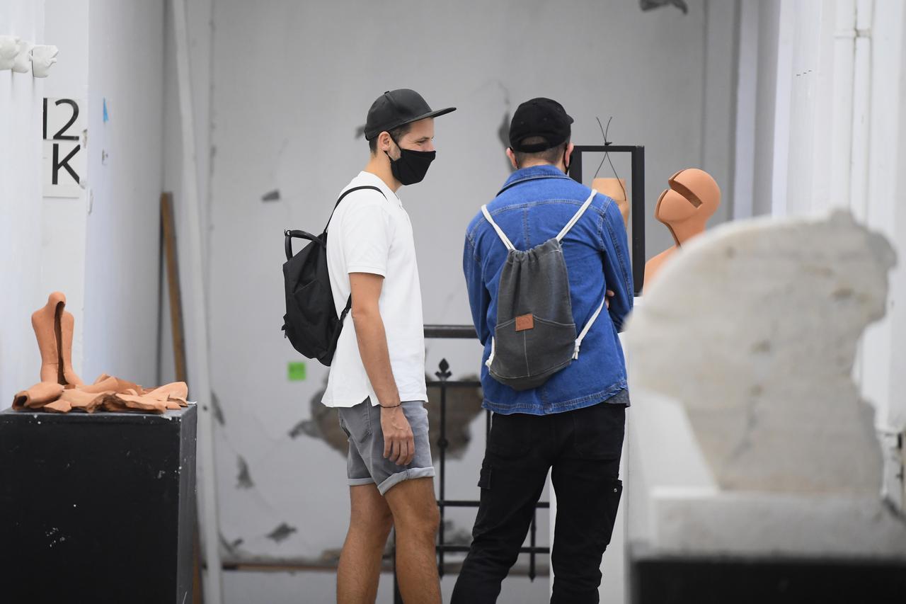 U petak 18. rujna na dvije lokacije u Zagrebu, Ilica 85 i Jabukovac 10, otvorena je izložba završnih radova studenata Akademije likovnih umjetnosti.