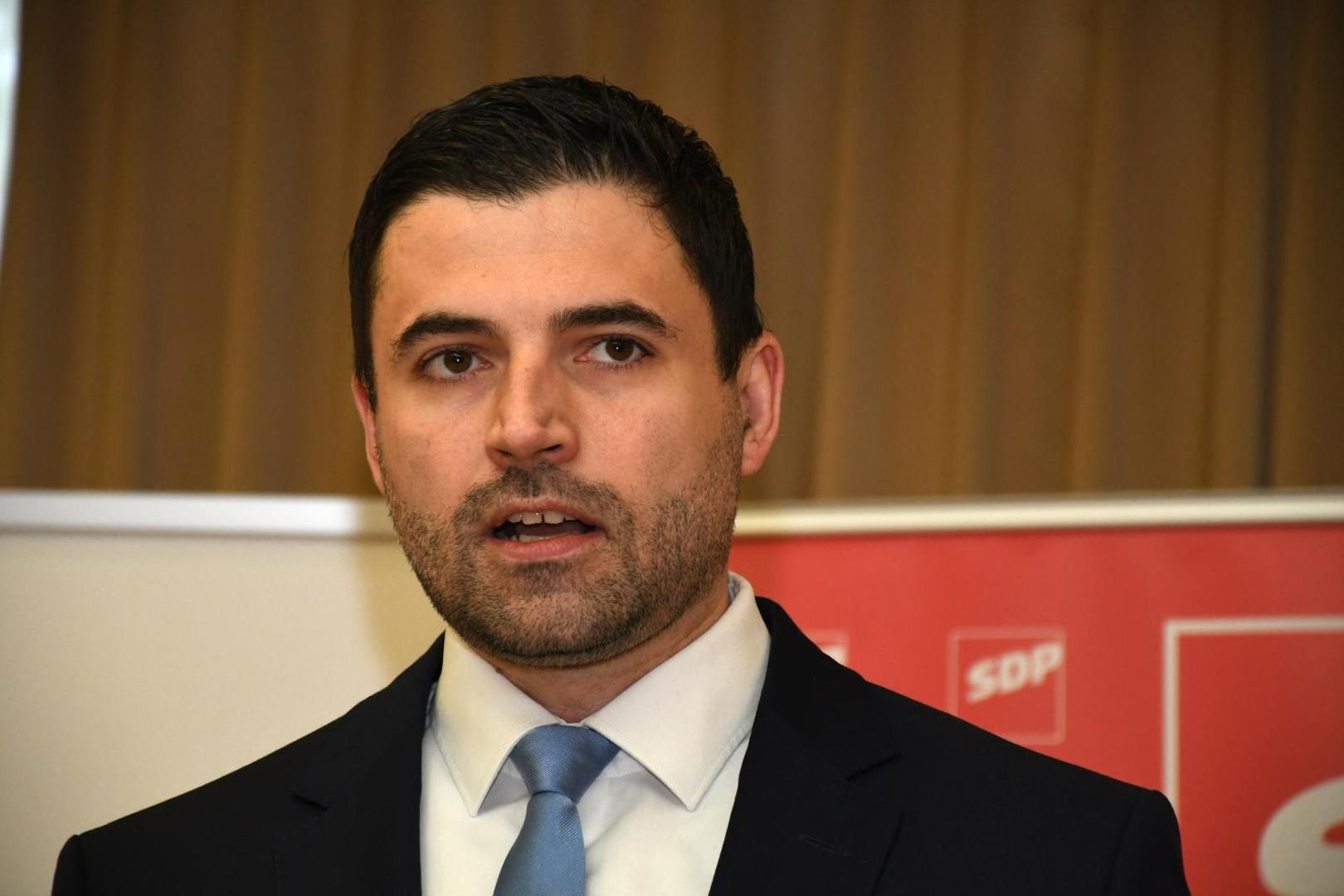 16.05.2020., Bjelovar - Potpisana suradnja izmedju "Restart" koalicije i Nezavisne liste Damira Bajsa na predstojecim parlamentarnim izborima. Predsjednik SDP-a Davor Bernardic Photo: Damir Spehar/PIXSELL