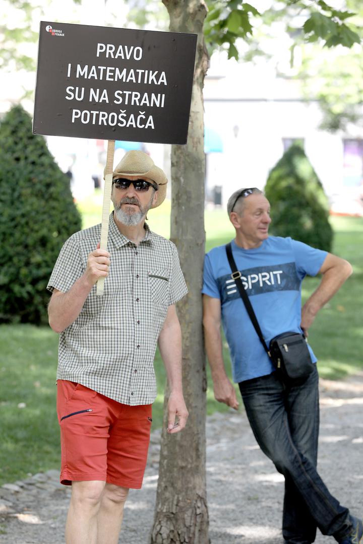 24.05.2022., Zagreb - Udruga Franak odrzala je u parku Zrinjevac prosvjed jer, kako navode, cetiri godine nakon pravomocnosti kolektivne presude u slucaju Franak, jos uvijek na najvisem sudu nije odgovoreno na pitanje nistetnosti ugovora s valutnom klauzulom CHF.  Photo: Patrik Macek/PIXSELL
