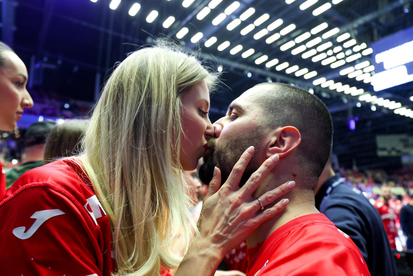 U prvoj polufinalnoj utakmici, Njemačka je pobijedila Hrvatsku s 31:28 i izborila finale u kojem sada čeka boljeg iz dvoboja Danske i Islanda.