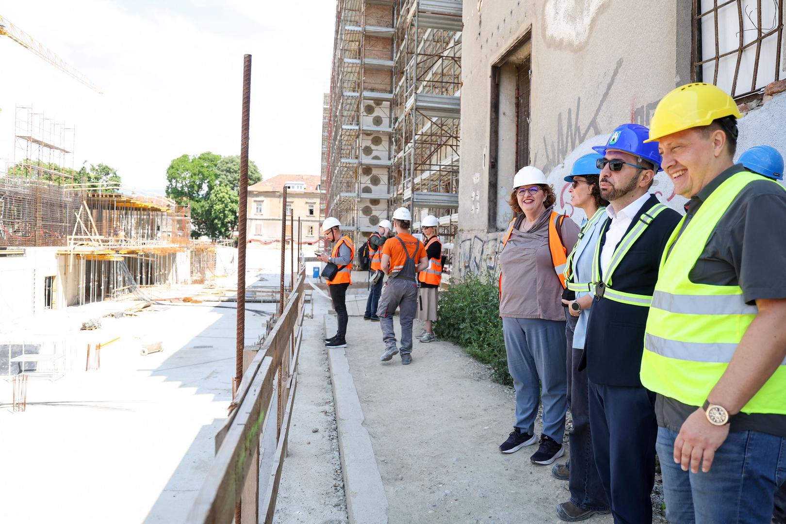 S PDV-om vrijednost projekta je 95 milijuna eura, od toga 54 milijuna ide na izgradnju te ostaje 20-ak milijuna bez PDV-a za opremanje. 
