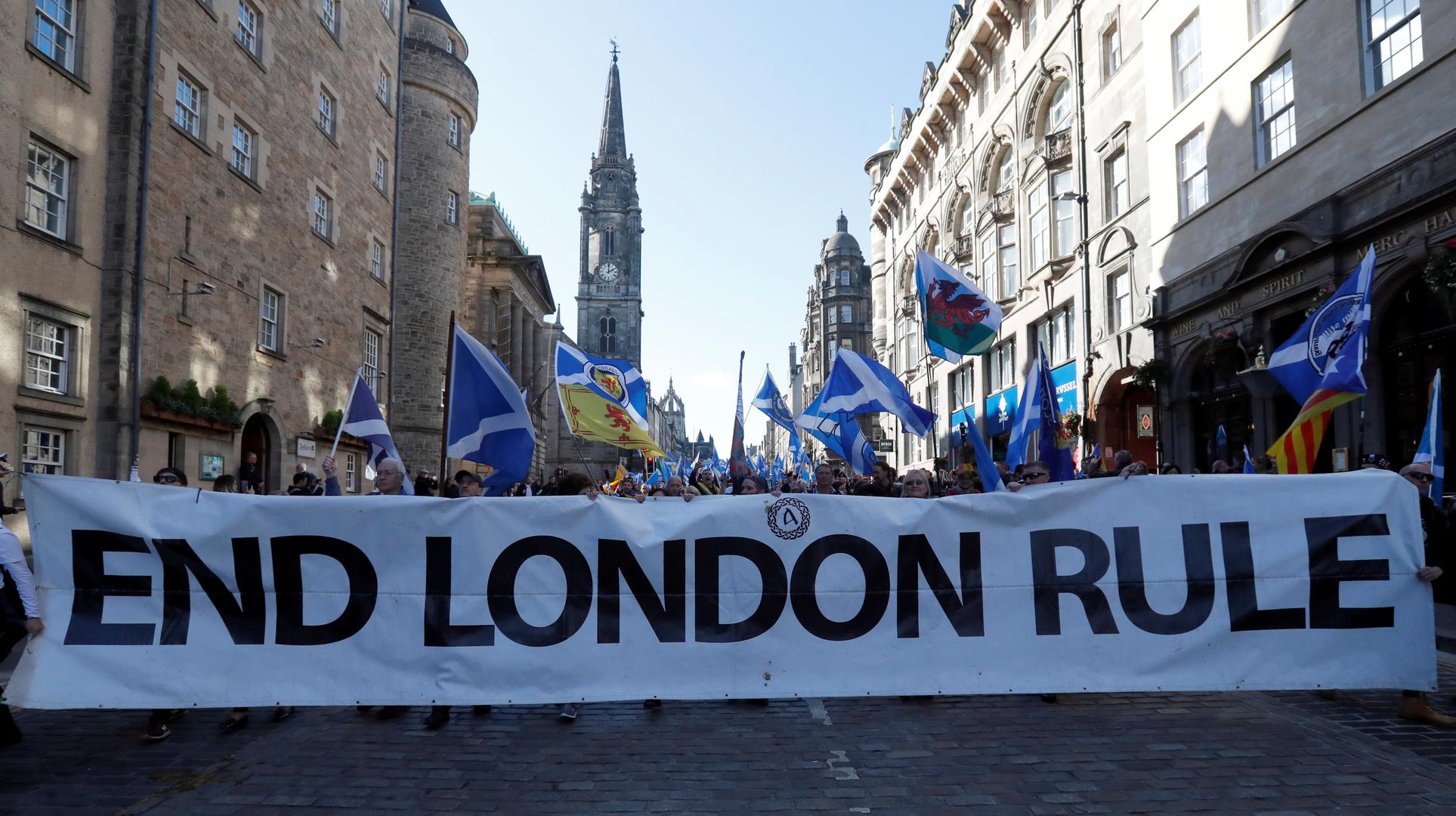 Britanska premijerka Theresa May ne želi odobriti novi referendum o neovisnosti Škotske koji treba odobriti parlament u Londonu.