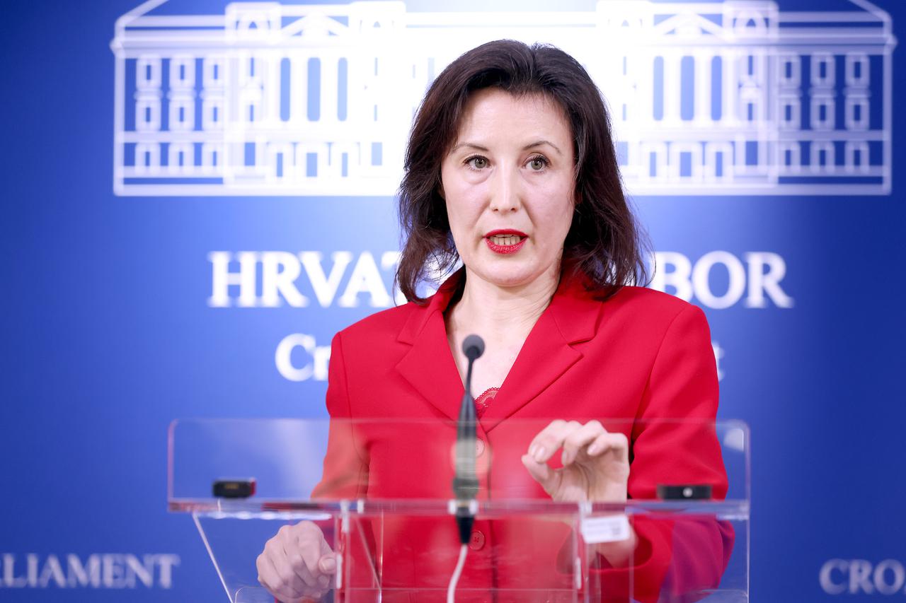 Zagreb:  Dalija Orešković o lajkanju statusa na Facebooku