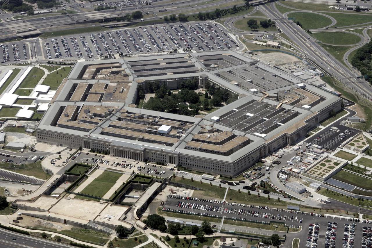 FILE PHOTO: An aerial view of the Pentagon building in Washington, June 15, 2005. [U.S. Defense Secretary Donald..