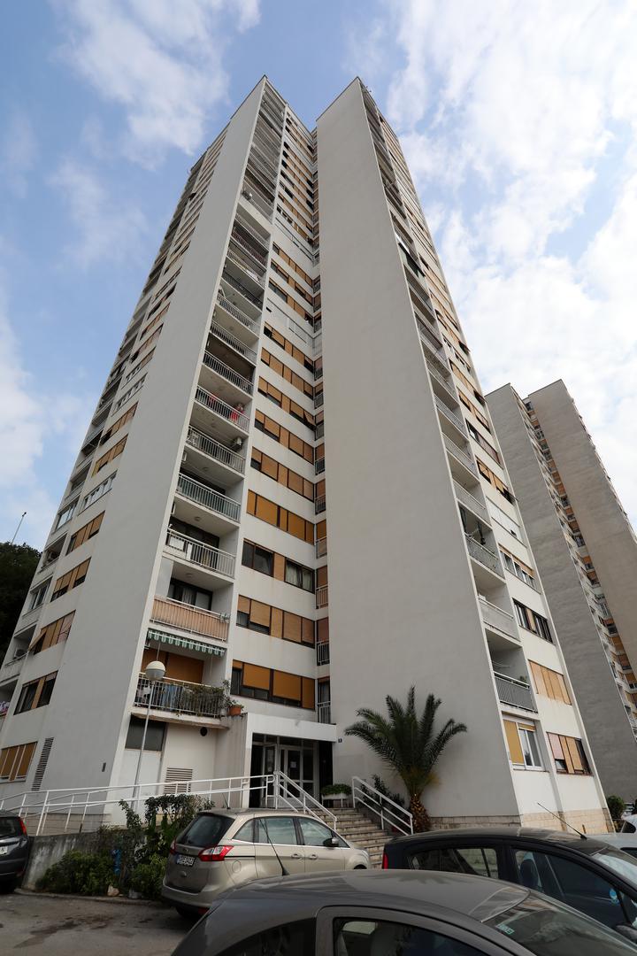 Rastočine Š1 – Š5 u Rijeci su deveti najviši neboder u Hrvatskoj. Visoki su 80 metara. 