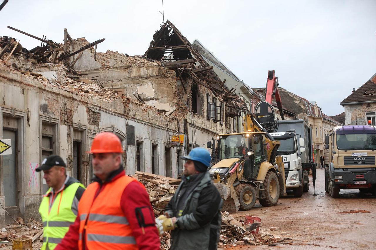 Sanacija posljedice potresa u centru Petrinje