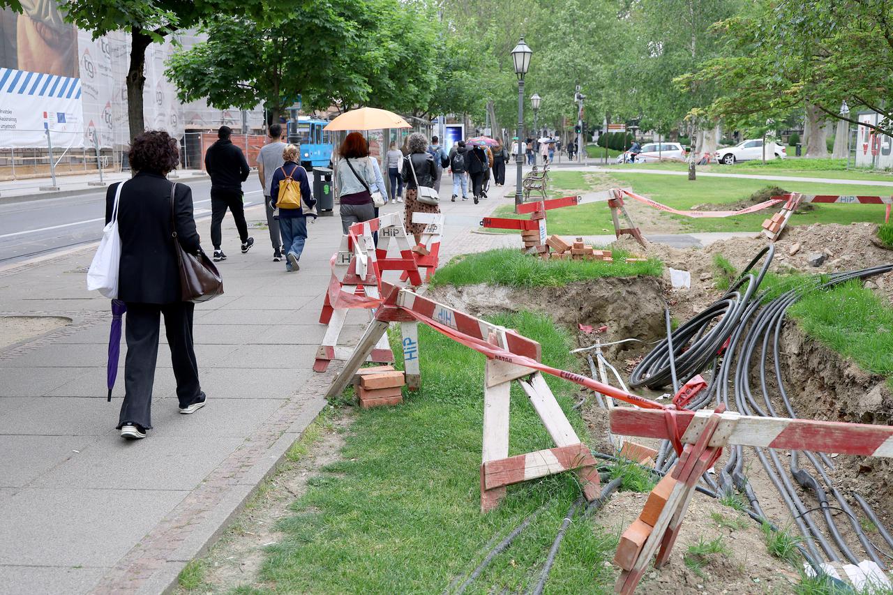 Zagreb: Iskop za energetske kablove na Strossmayerovom trgu već dva mjeseca nije završen