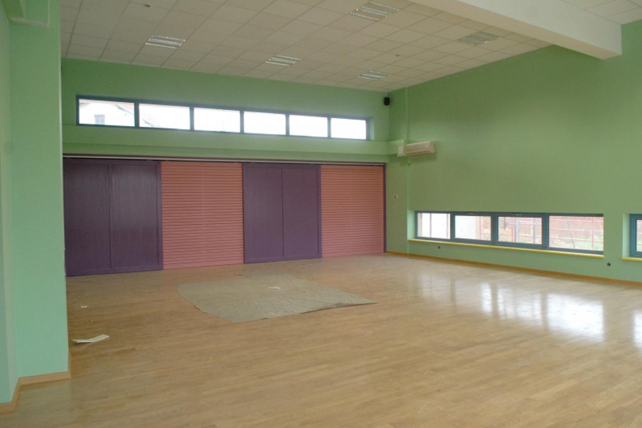 'Karlovac - gradiliste buduceg vrtica u Turnju u zavrsnoj je fazi. Ureduje se okolis vrtica i izvode zavrsni radovi u unutrasnjosti.Buduca sportska dvorana u vrticu turanj.160910 Photo: Kristina Stedu