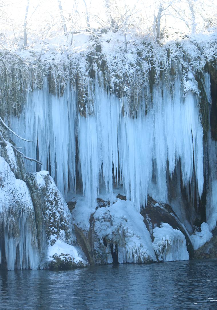 13.01.2024., Plitvicka jezera - Snijeg i debeli minusi zaledili su slapove na Plitvickim jezerima koji mame uzdahe brojnih posjetitelja. Photo: Kristina Stedul Fabac/PIXSELL