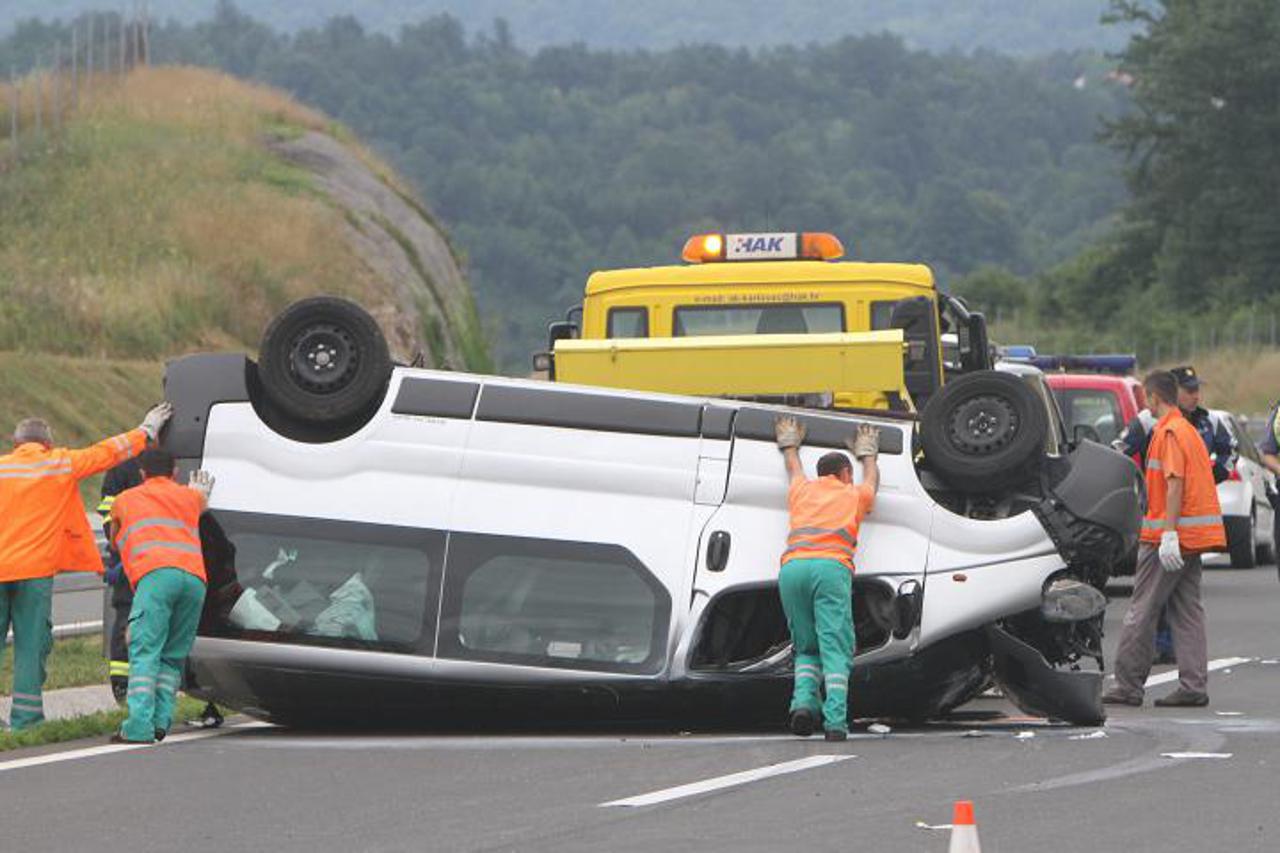 kombi nesreća autocesta