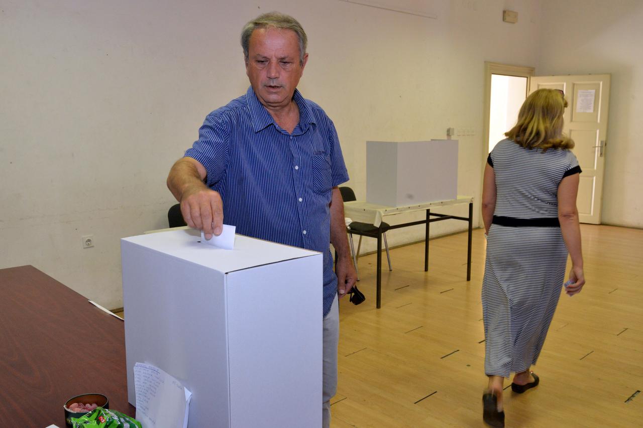 Željko Sabo na glasanju 