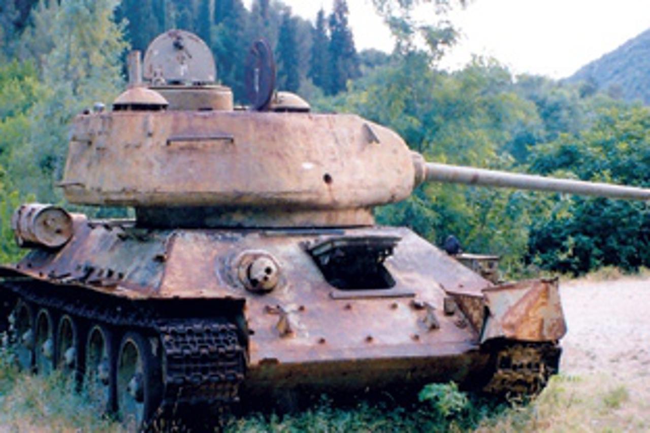 Uništeni tenk zaostao nakon sukoba oko Stoca
