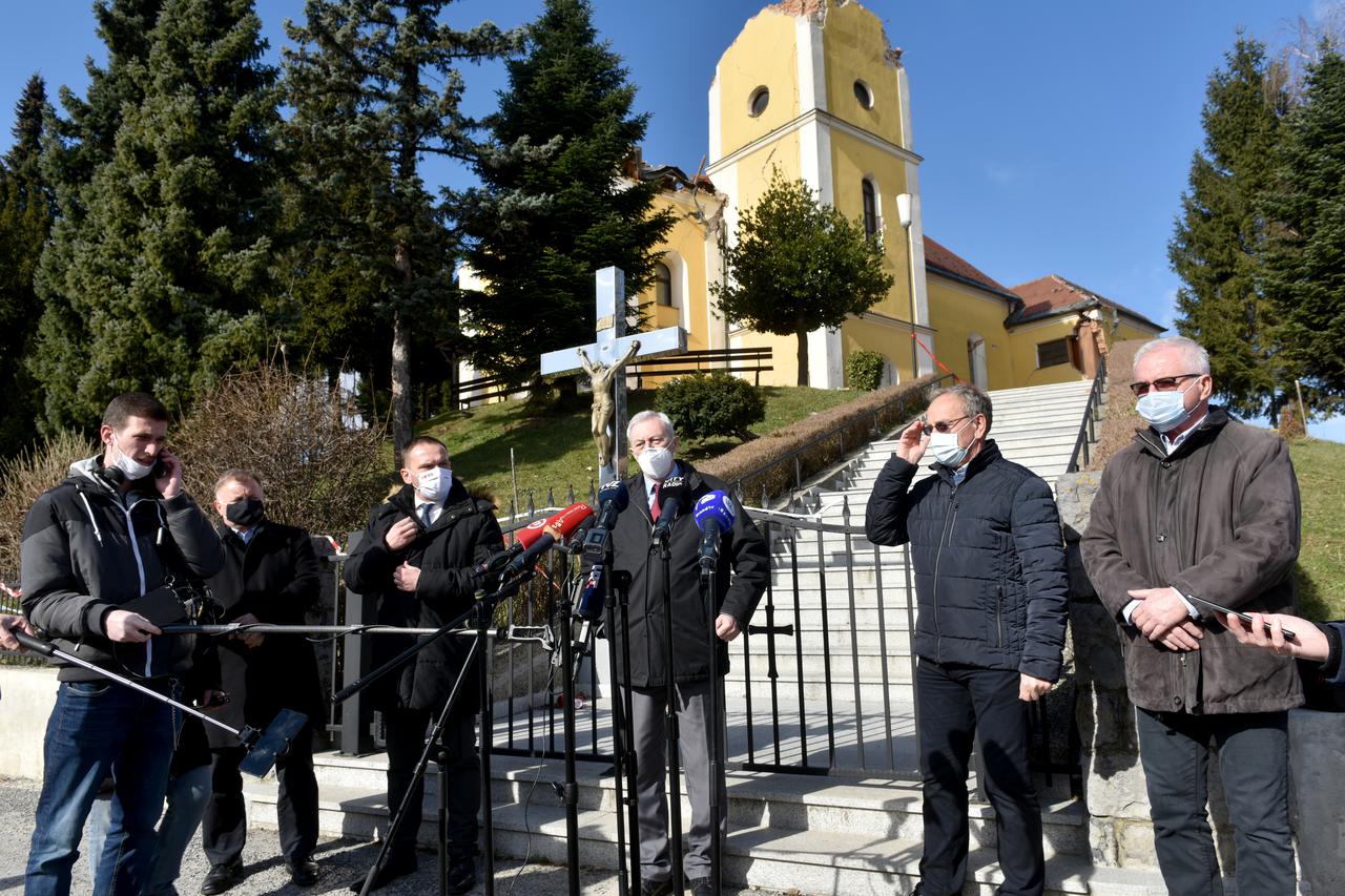 Zagreb: Ispred razrušene crkve u Kravarskom predstavljena je procjena štete od potresa