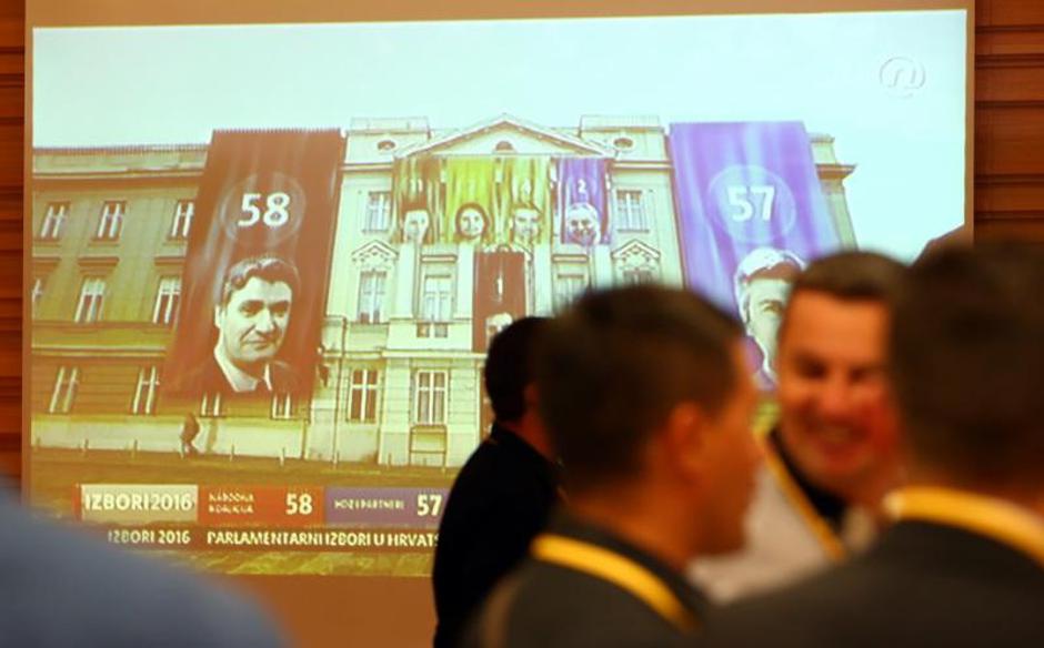 Docek rezultata izvanrednih parlamentarnih izbora u stozeru Zivog zida u hotelu Antunovic