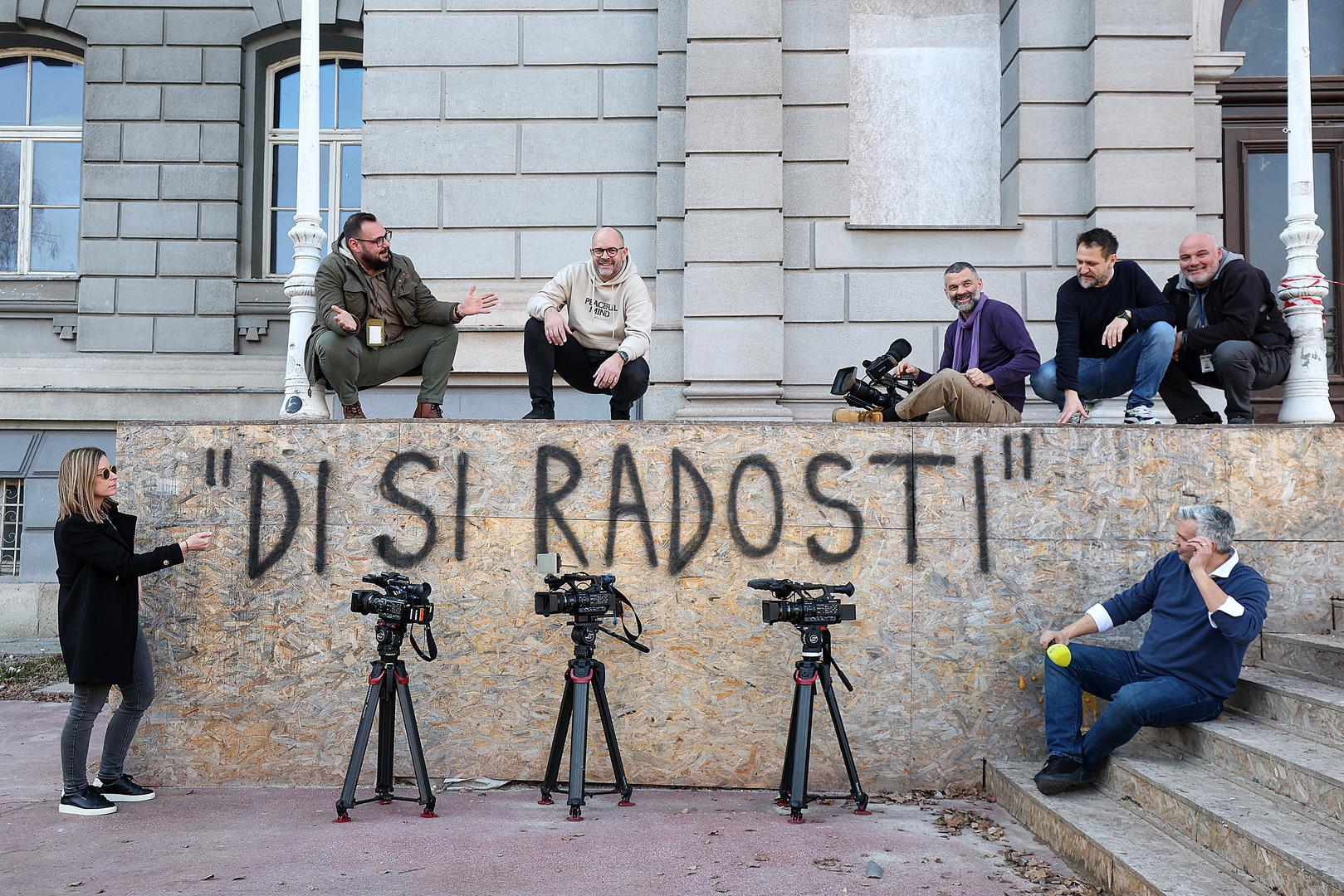 Osim toga, u medije je dospjela i kada su prošle godine u javnost procurile njezine poruke s glavnim državnim odvjetnikom Ivanom Turudićem. Poruke: "Di si lipa" i "Di si radosti" osvanule su i u centru Zagreba u obliku grafita, a o njima je tjednima brujila baš cijela Hrvatska. 