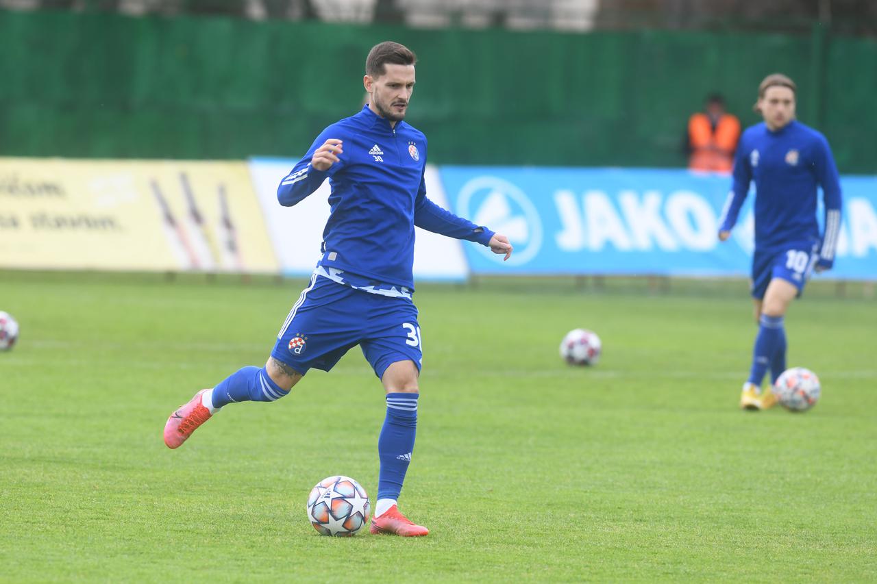 Zagrijavanje prije početka utakmice između Šibenika i Dinama