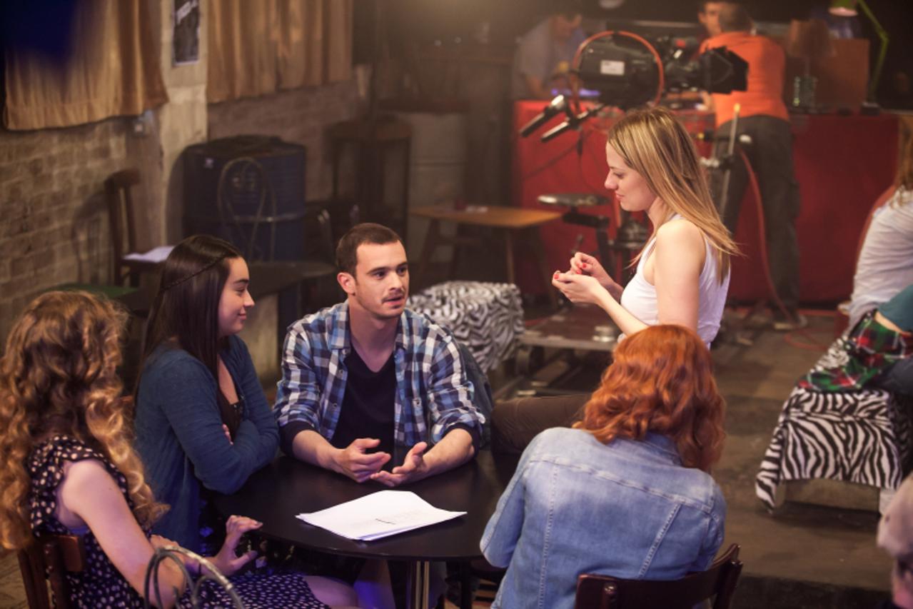 'stela01_nnn_sce_300813'