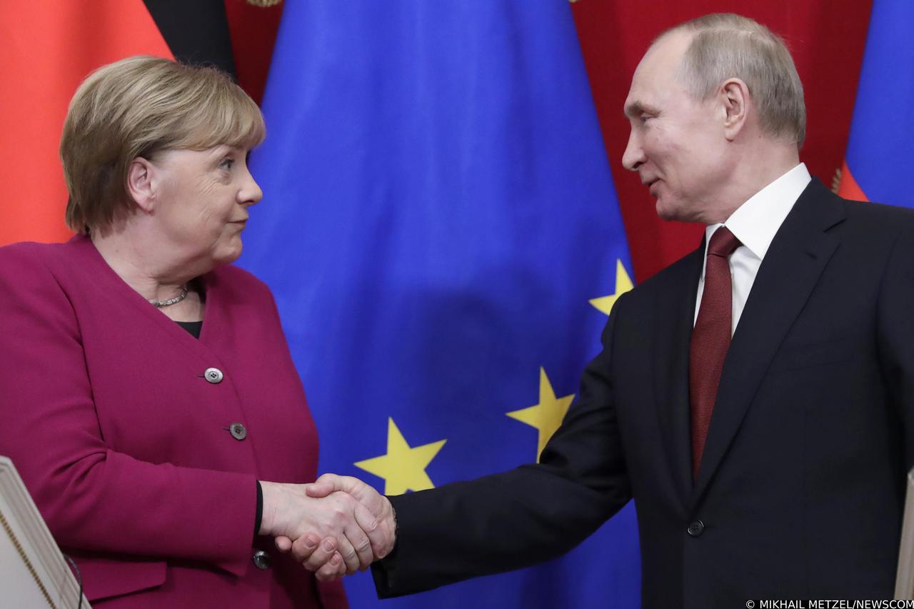 Russia's President Putin and Germany's Chancellor Merkel meet in Moscow