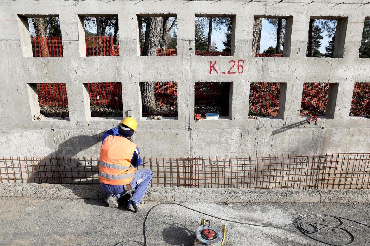 Radovi na izgradnji zida na groblju Mirogoj