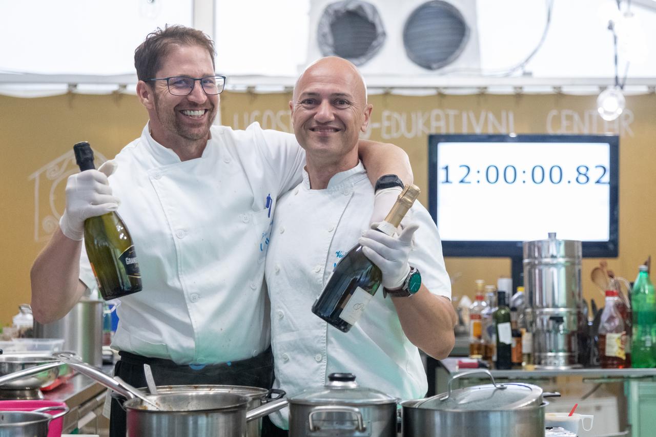 Kuhari Vedran Habel i Željko Ivnik postavili Guinnessov rekord u timskom kuhanju