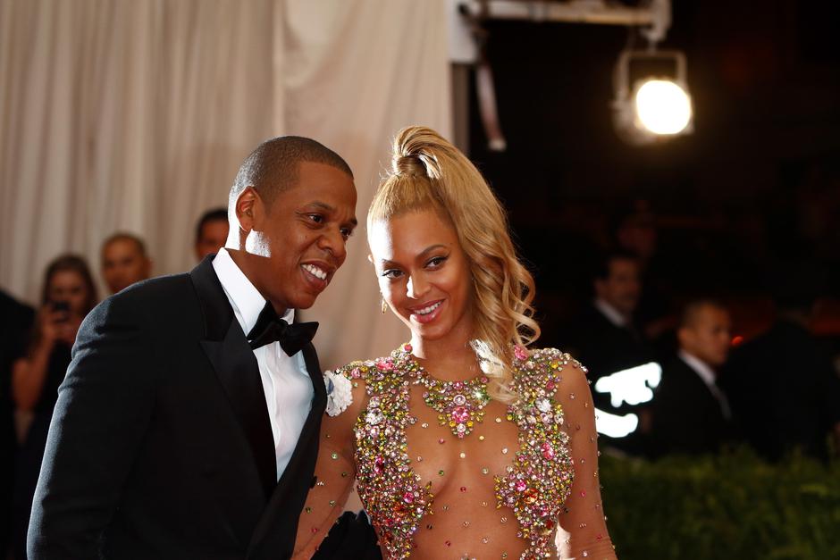 Singer Beyonce Knowles and husband Jay Z attend the 2015 Costume Institute Gala Benefit celebrating the exhibition 'China: Through the Looking Glass' at The Metropolitan Museum of Art in New York, USA, on 04 May 2015. Photo: Hubert Boesl/dpa - NO?WIRE?SER