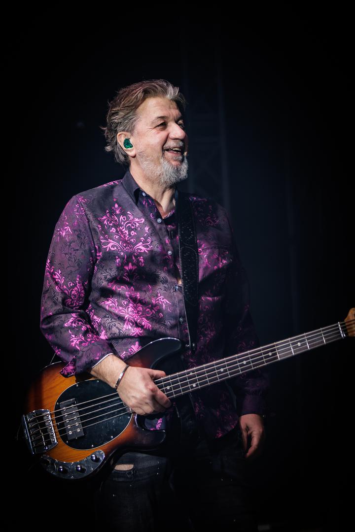 “Draga Slavonijo...još uvijek sabiremo dojmove od sinoć! To nije bio koncert, to je bila čista emocija, zajedništvo i ljubav... Pjevali ste iz srca, disali kao jedno i pokazali nam zašto glazba traje 50 godina... Takve večeri se ne zaboravljaju” podijelio je bend dojmove na svojim mrežama ubrzo nakon nastupa.