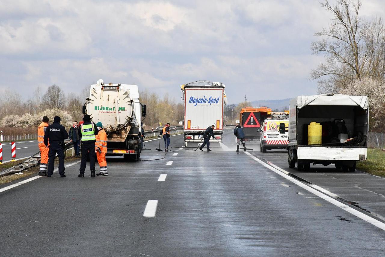 Četvero ljudi je poginulo u prevrtanju kamiona kod Okučana